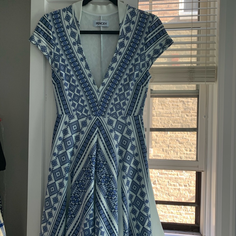 Beautiful Pencey Deep V dress